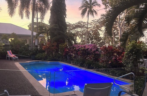 Holloways Beach House | Casa Bella Vista - Luxury Beachfront Home near Great Barrier Reef