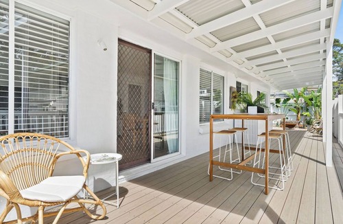 Mollymook Beach House | Casa Blanco | Walk to Beach, Restaurants & Shops. Stay 3, Pay 2 During Winter!
