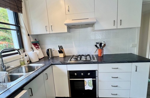 Newport Apartment | Casa de Piña, 700 mts to Newport Beach, headland views, spacious 2 bedrm apt.