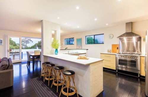 Dunsborough House | Casa Feliz Mediterranean style Coastal Getaway