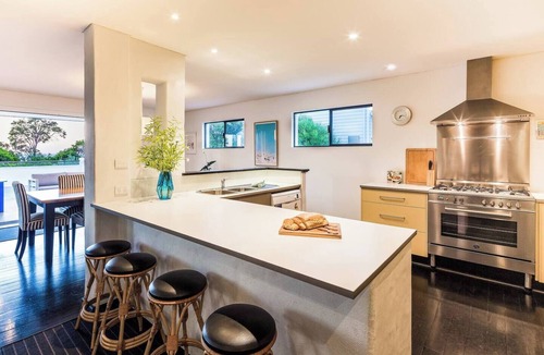 Dunsborough House | Casa Feliz Mediterranean style Coastal Getaway