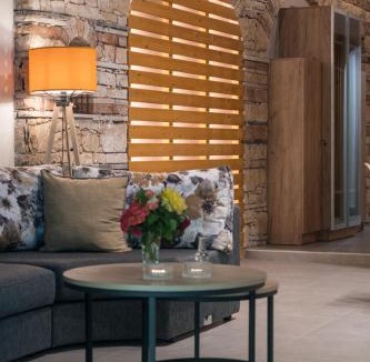 Spilion Apartment | Casa Leone, cosy apartment overlooking the square