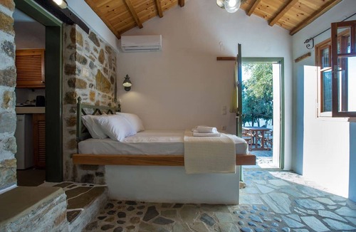 Alonissos Ski Chalet | Casa Milos - Villa I - Floating Over The Aegean