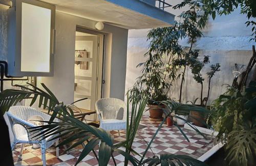 Athens Apartment | Casa Mushidora: Art Retro Chic Luxury Apartment