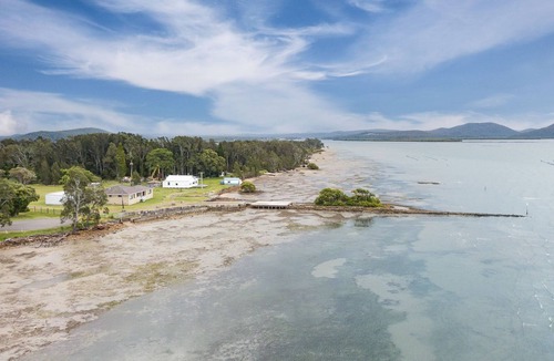 Swan Bay House | Casa Pacifica - A trip to Spain, 2 Hours From Sydney. Luxury Waterfront Villa, Escape, Relax, Reset.