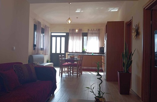 Kremasti Apartment | 𝐂𝐚𝐬𝐚 𝐓𝐞𝐫𝐫𝐚 -A cozy new apartment with a Mediterranean vibe Kremasti