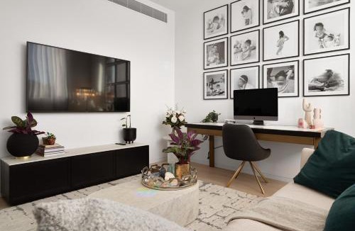 Kew House | Casa Urbanista Luxury Architectural Home in Kew