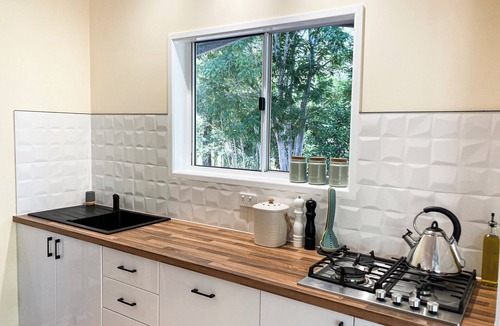 Taunton Cabin | Casa Verde | Off-grid hideaway Agnes Water & 1770