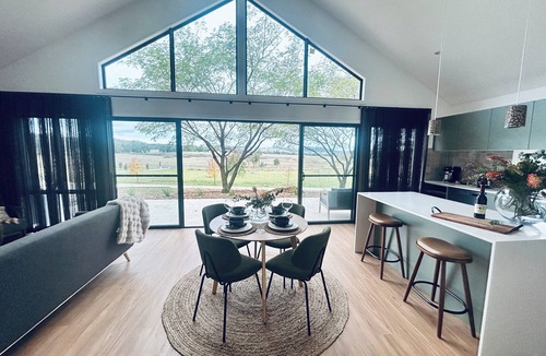 Budgee Budgee Villa | Cascade - Luxe 2-bedroom villa at Small Batch Brewery & Hop Farm on 40 acres