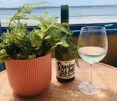 Batehaven House | Casey's Beachfront Holiday House