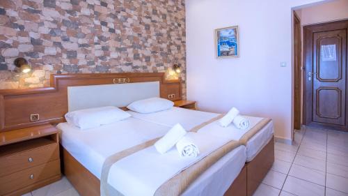 Nea Styra Hotel | Castello Rosso Hotel
