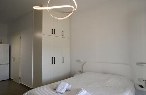 Leros Apartment | Castle & Sea, Platanos Retreat