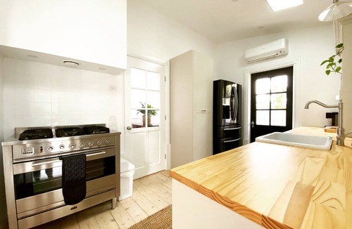 Geelong West House | Castlebar - Superior Boutique Accomodation - Steps to Pakington Street