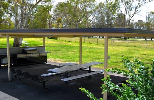 Rathmines Resort | CATALINA LAKEFRONT RETREAT Large group accommodation 2 wings Pelican Kookaburra