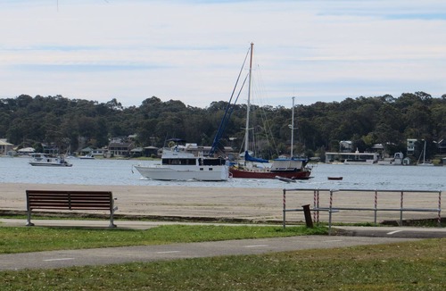 Rathmines Resort | CATALINA LAKEFRONT RETREAT Large group accommodation 2 wings Pelican Kookaburra