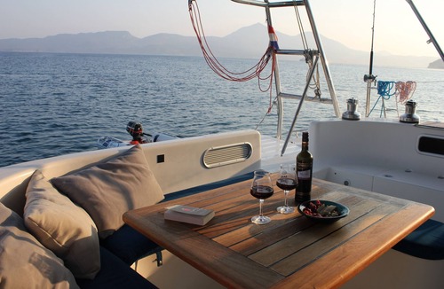 Ornos Boat Rental | Catamaran with skipper and hostess Cyclades