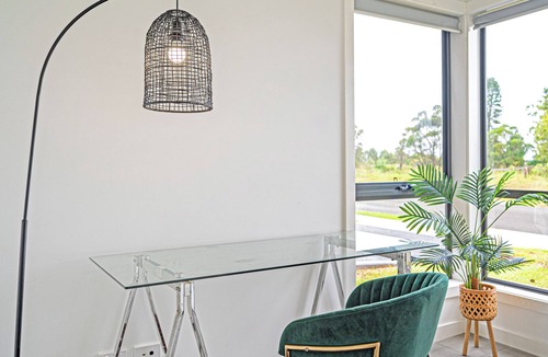 Catherine Field House | Catherine Field Spacious Modern 4Br homen