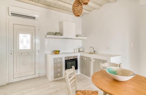 Aliki Apartment | Cavos Paros Veranda, Sea-View Terrace & 2 Bedrooms