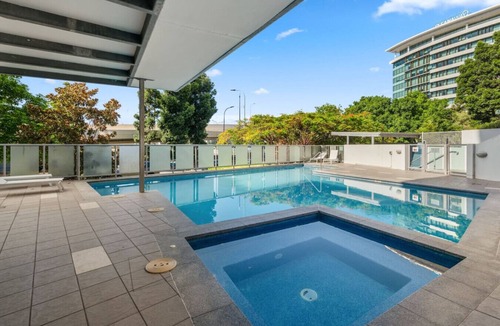Milton Apartment | CBD Modern 3-Bed Panoramic River View, 2Cars/Pool