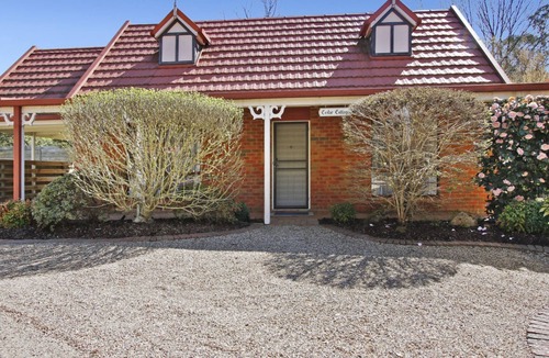 Bright House | Cedar Cottage - Tudor Village Unit 3