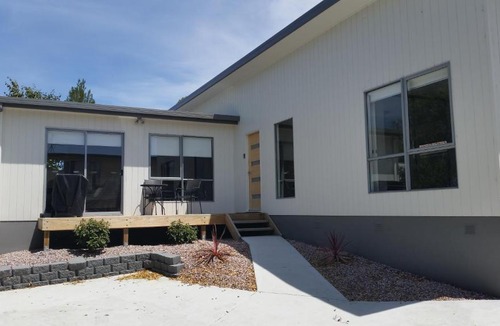 Blackmans Bay House | Cedar Cottages Blackmans Bay