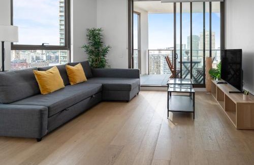 Chinatown Apartment | Central 2 Bedroom Condo Haymarket