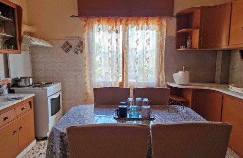 Ermoupoli Apartment | Central apt "Lili", 5-7' walk from the port, 10' walk from centre, pet friendly!