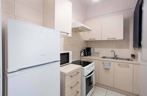 Platia Viktorias Apartment | Central Athens Fully-Equipped Getaway in Victoria