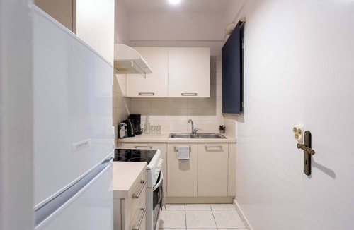 Platia Viktorias Apartment | Central Athens Fully-Equipped Getaway in Victoria