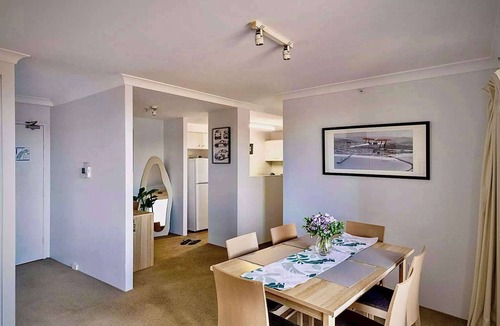 City West Apartment | Central Canberra 3BR , Views Pool Gym & Parking