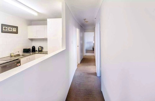 City West Apartment | Central Canberra 3BR , Views Pool Gym & Parking