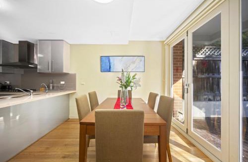 Chatswood Apartment | Central Chatswood 2-Level Garden View & 3B2B