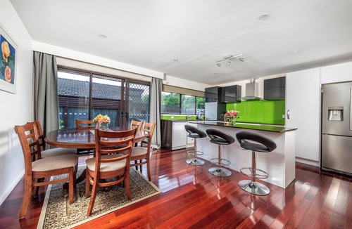 Narrabundah House | Central, Classic, Spacious Home+ Separate Studio