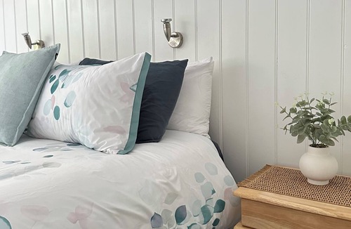 Bateau Bay House | Central Coast Beach House only 250m from the beach - Sleeps 6
