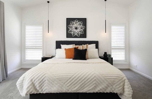 Bateau Bay House | Central Coast - Luxurious Beach House 400m walk to Beach & Cafes