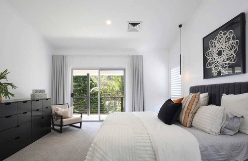 Bateau Bay House | Central Coast - Luxurious Beach House 400m walk to Beach & Cafes