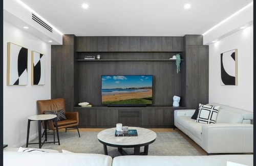 Bateau Bay House | Central Coast - Luxurious Beach House 400m to Beach