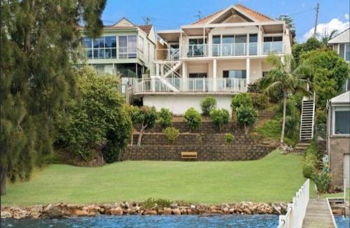 East Gosford House | Central Coast Moon Lake Resort