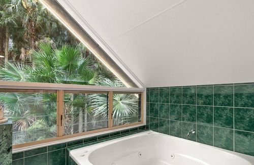 Glenning Valley House | Central Coast Resort Escape with Free Yoga Lesson