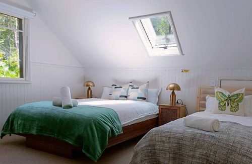 Glenning Valley House | Central Coast Resort Escape with Free Yoga Lesson