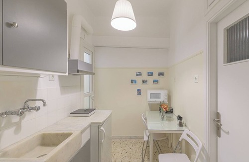 Ilisia Apartment | Central Cosy quite 25sm 5th @ balcony over garden near metro