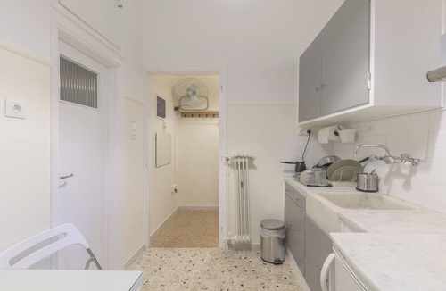 Ilisia Apartment | Central Cosy quite 25sm 5th @ balcony over garden near metro