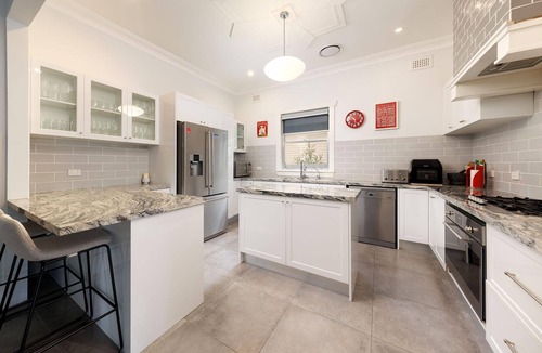 Wodonga House | Central Entertainer's Paradise - Stunning three bedroom classic in the heart of Wodonga