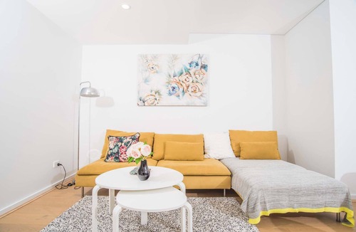 Epping Apartment | Central Epping Retreat | Walk to Train, Dining, Shops