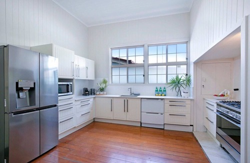 Milton House | Central Haven Milton 4BR Sleeps 10