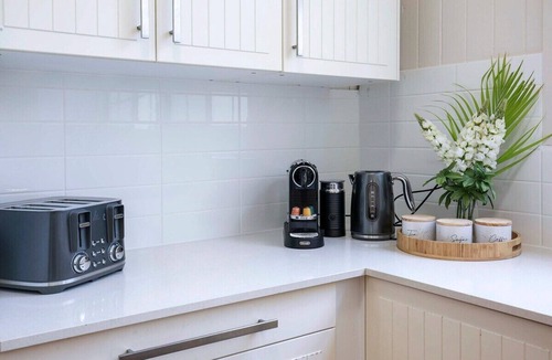 Milton House | Central Haven Milton 4BR Sleeps 10