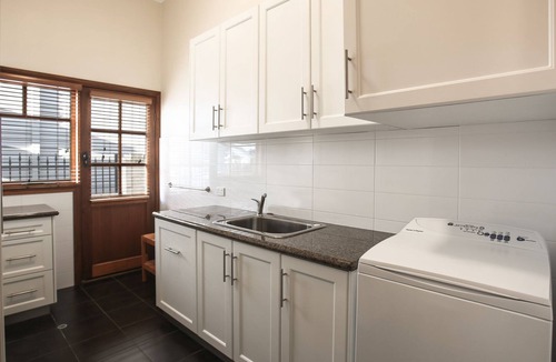 East Victoria Park House | Central Perth Short Stay - suits families and close to cafe strip