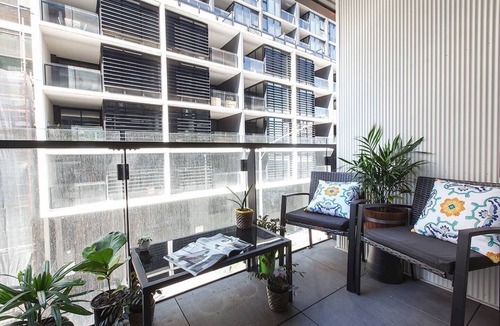 Abbotsford Apartment | Central Simplicity Modern Inner city Living