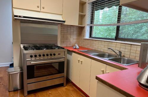 Sunbury House | Central Sunbury home with top-hill views, high speed NBN and Netflix ready