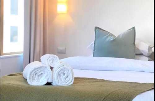 The Rocks Apartment | Central Sydney Apartment with Pool, Sauna & Gym